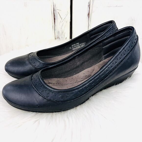 Söfft Shoes - Euro Soft by Sofft Enid Black Vegan Leather Soft Soled Slip on Comfort Shoes 7M